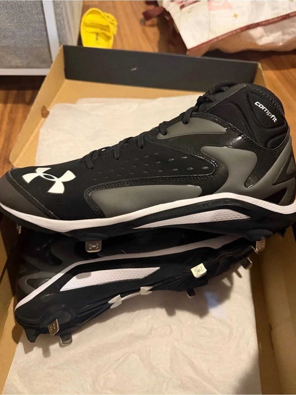 Under Armour Men's Black and Gray Baseball Cleats